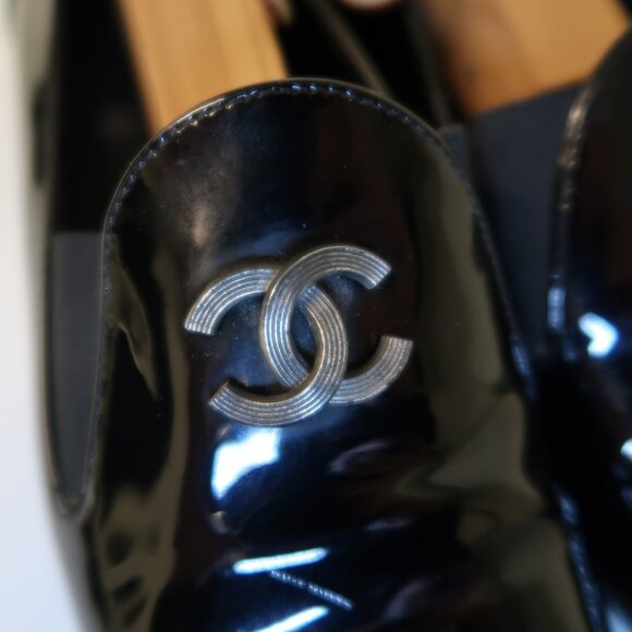 Chanel black patent leather slip on shoes in size 36.5 - Picture 2 of 7